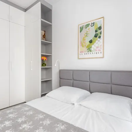 Beluvr Airport Warszawa