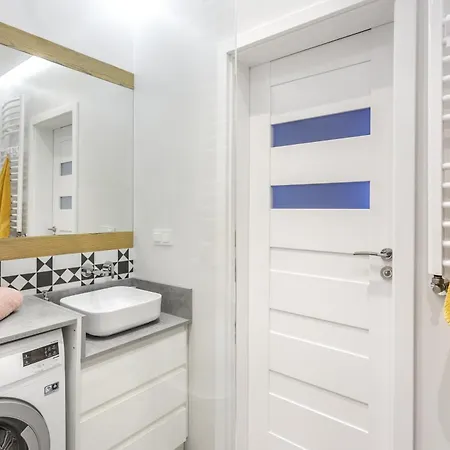 Beluvr Airport Apartament